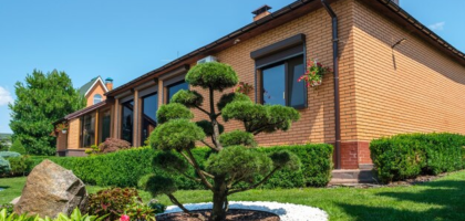 freepicdownloader.com backyard garden with nicely trimmed bonsai bushes bushes front villa normal.webp